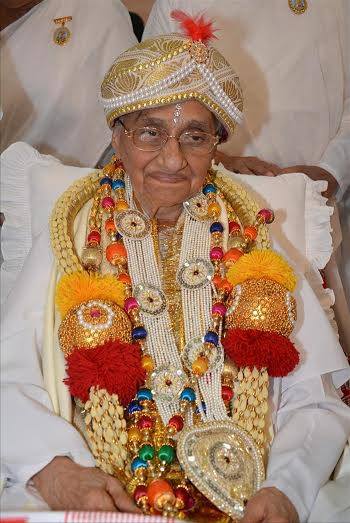 Ratanmani Dadi-crowned.jpg